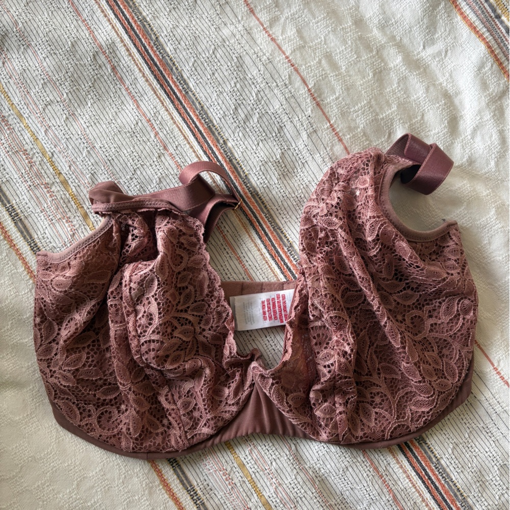 Elegant Lace Bralette in Mauve